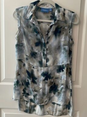 Simply Vera Vera Wang Blue and Gray Patterned Blouse/ collar, hidden buttons